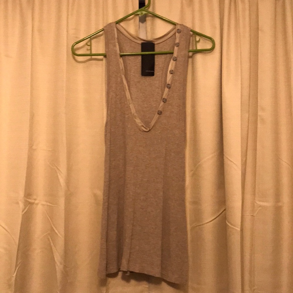 Heather light brown Low V tank